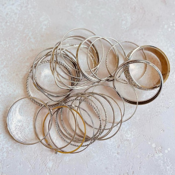Set of 35 Thin Silver Tone Metal Y2K Style Glam Fashion Bangles Bracelets Stack - Picture 3 of 4